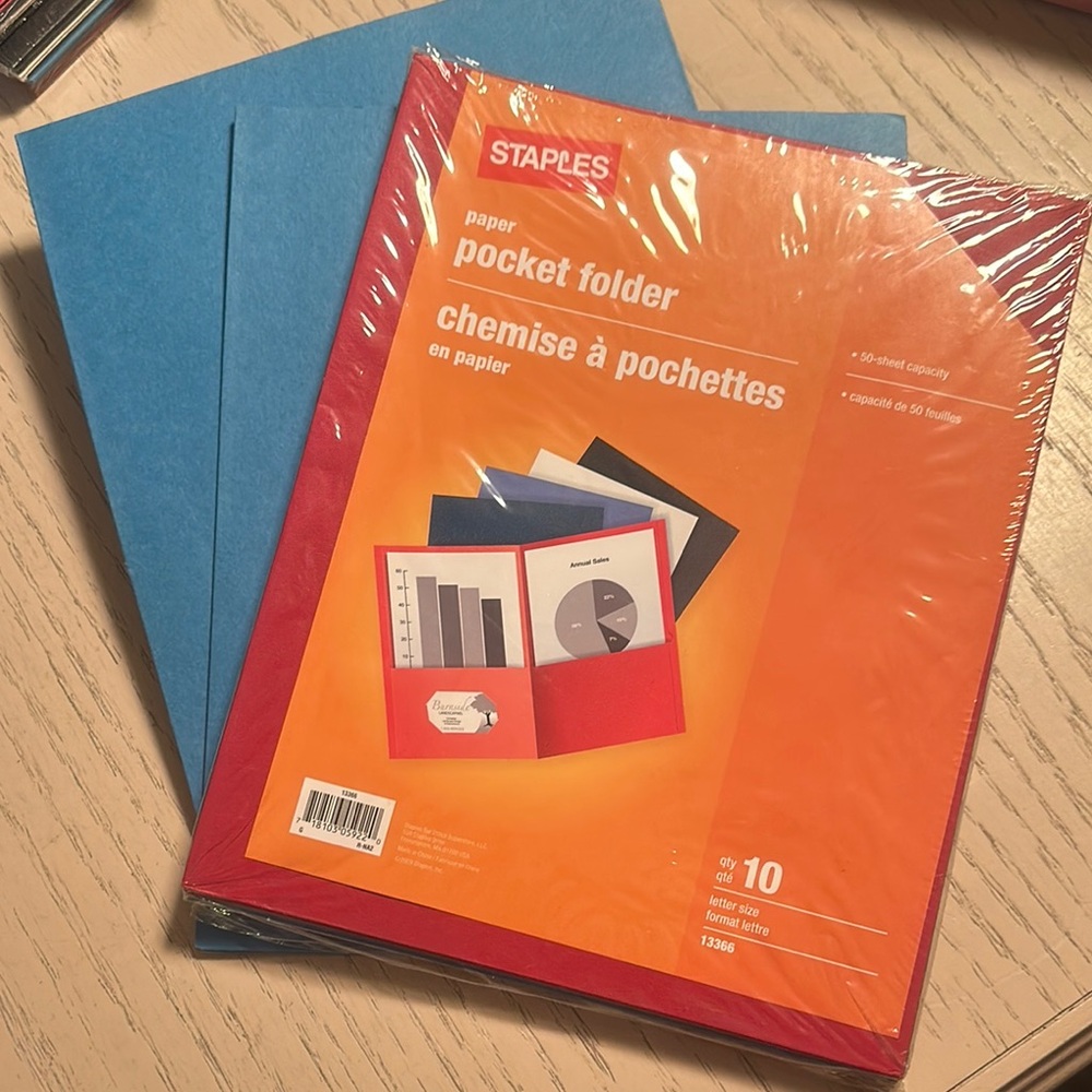 ☄️2/$15☄️Twin pocket portfolio 10 pack + 2